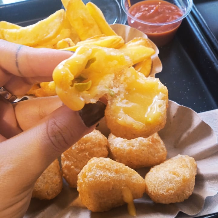 photo of Swing Kitchen bites chili cheese shared by @polpettavegana on  31 Aug 2022 - review