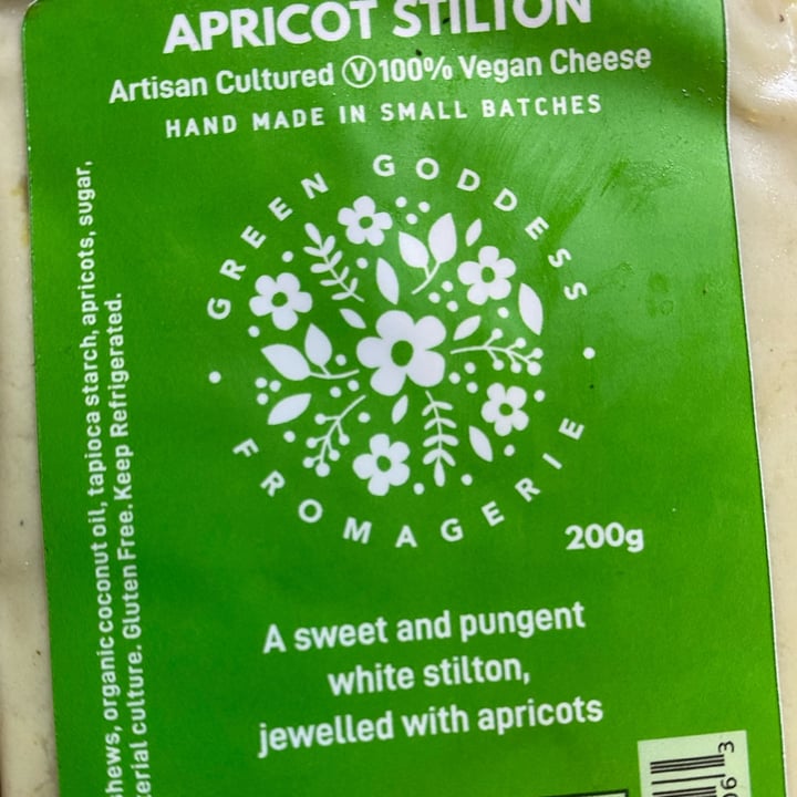 review photo of Green Goddess Fromagerie Apricot Stilton shared by @veganforregan on 20 Jan 2022 - review