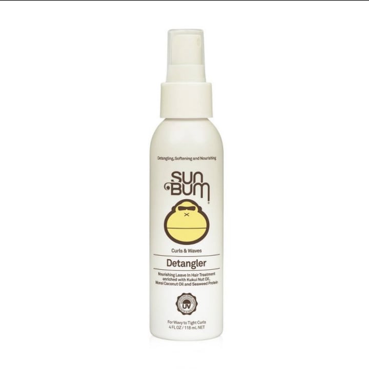 review photo of Sun Bum Detangler shared by @lupiidiaz on 17 Feb 2022 - review