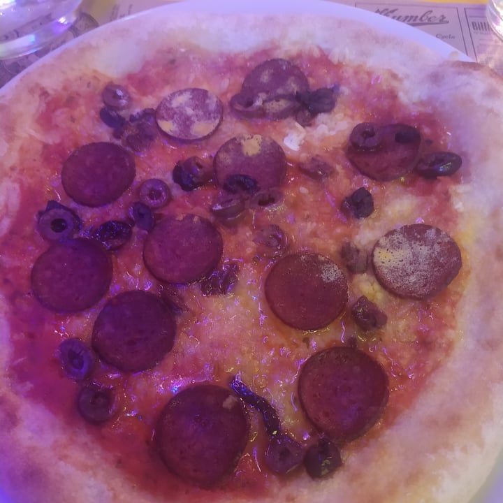 photo of New Freedom Cakes Café Pizza pepperoni picante shared by @carmen14 on  26 Jun 2022 - review