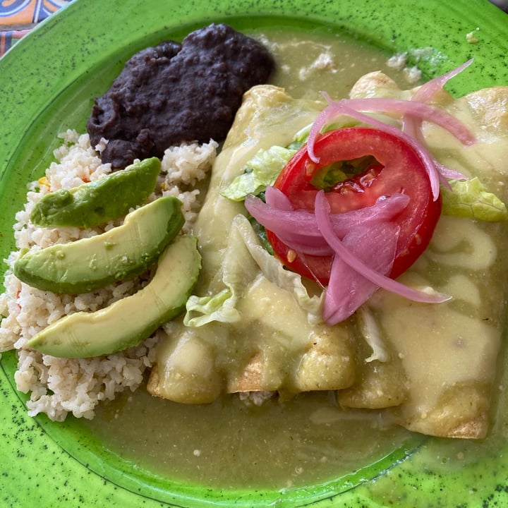 photo of Munay Botánica culinaria Enchiladas Suizas shared by @blankapola on  23 Dec 2020 - review