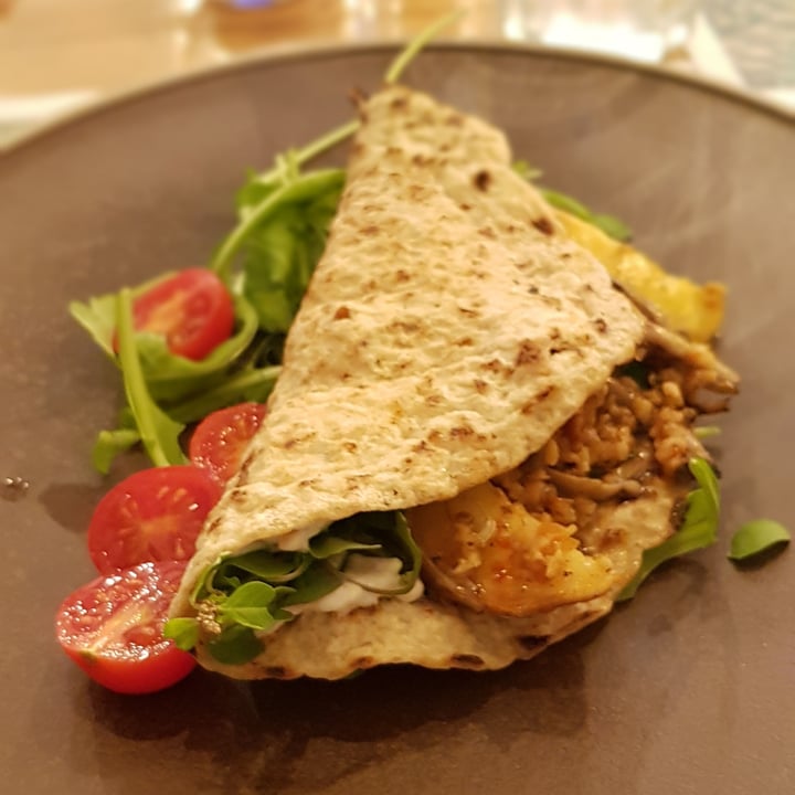 review photo of Status Quo Crespella d’avena con stracchetto, salsiccia, rucola, funghi e patate shared by @pieroniart on 30 Oct 2022 - review