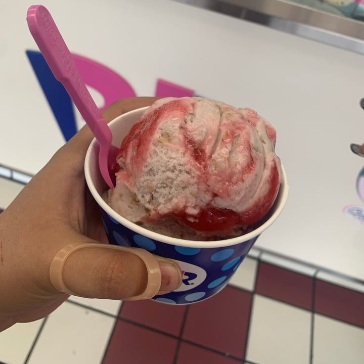 photo of Baskin Robbins Non-dairy Strawberry Streusel shared by @jupiter on  08 May 2021 - review