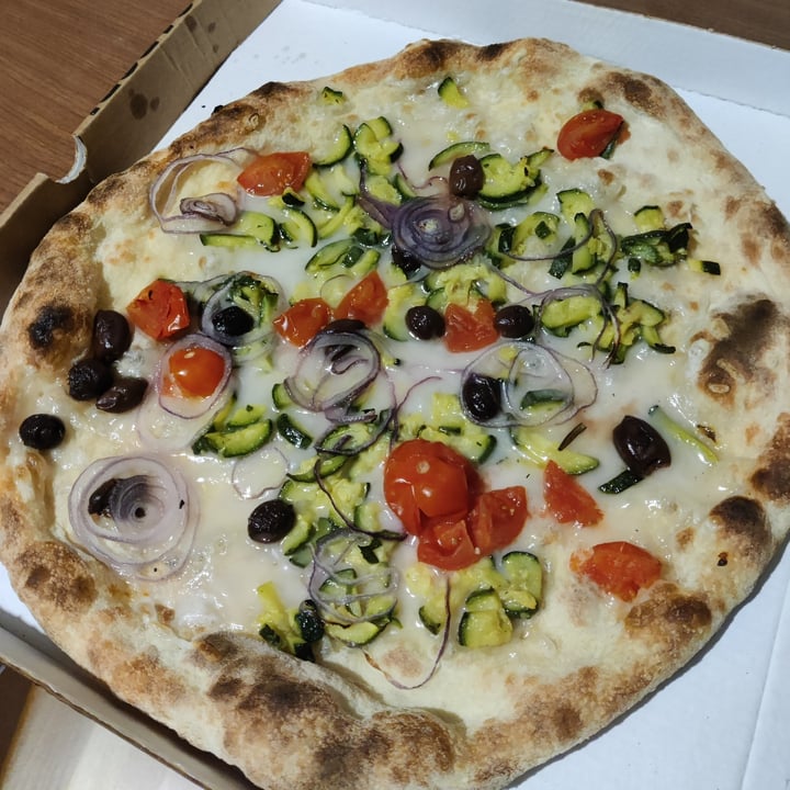 photo of 5 Sapori - Pizza Artigianale Pizza vegan olive taggiasche e cipolla shared by @michelabao on  01 Apr 2022 - review
