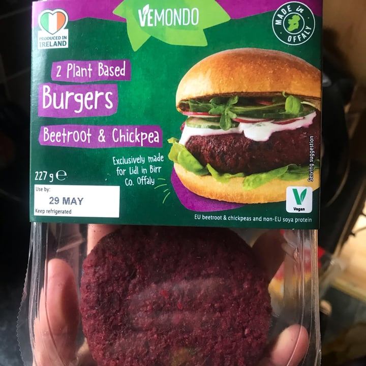 photo of Vemondo 2 Plant Based Burgers Beetroot & Chickpea shared by @marinalbravo on  16 May 2022 - review