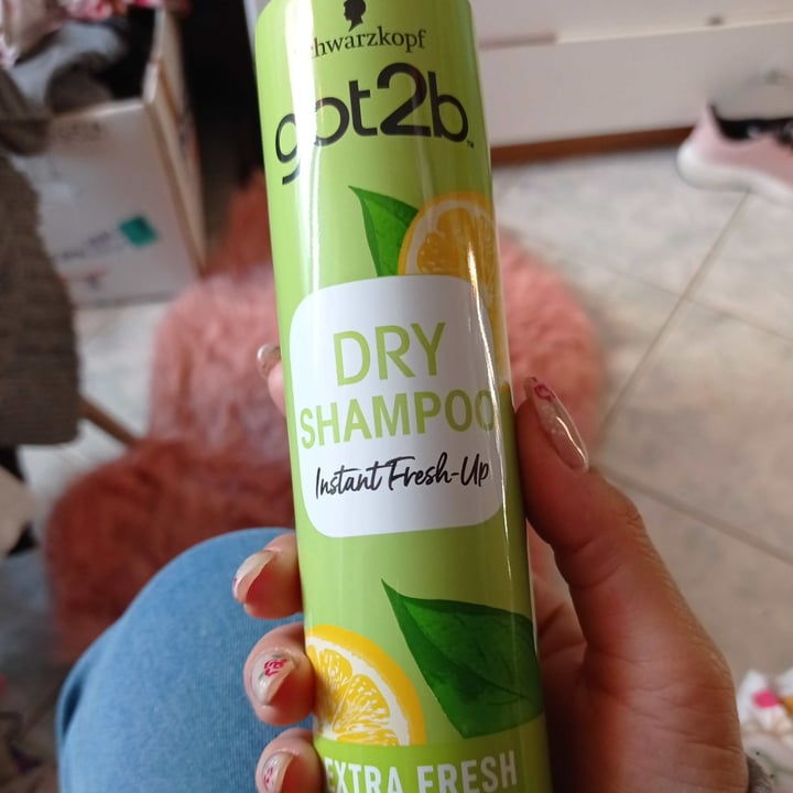 photo of Schwarzkopf Got 2b Dry shampoo Instant Refresh shared by @marasantagata on  29 Jan 2022 - review