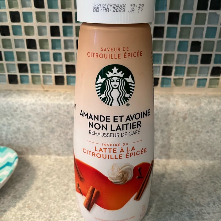 review photo of Starbucks Non-Dairy Creamer Almondmilk and Oatmilk Pumpkin Spice Latte shared by @elisaz on 04 Oct 2022 - review