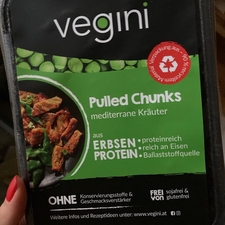 review photo of Vegini Pulled Chunks shared by @laragundacker on 25 Jan 2021 - review