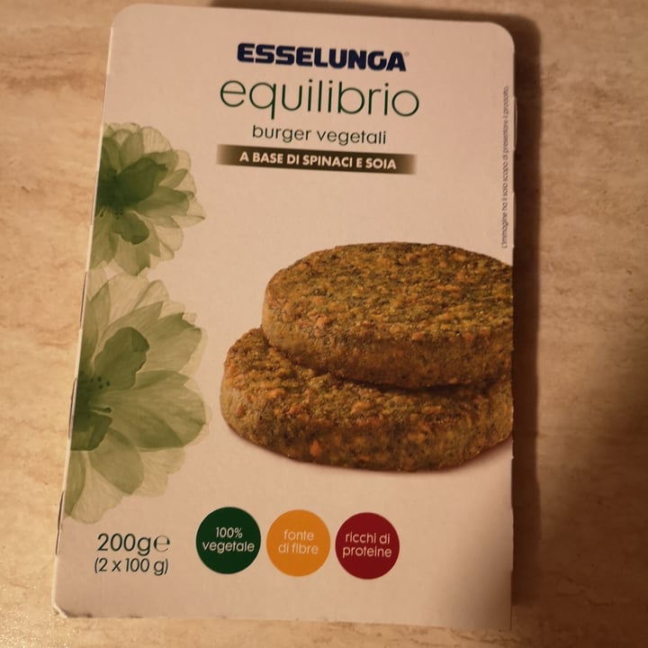 photo of  Esselunga Burger a base di spinaci e soia shared by @fedec9 on  26 Mar 2022 - review