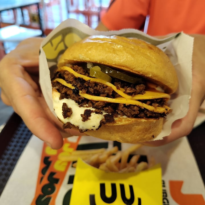 photo of JOY burgers TRIPLE CHEESEBURGER shared by @ericaterreros on  21 Nov 2022 - review