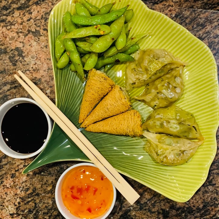 photo of Woolworths Food Vegetable potstickers shared by @annika-m on  27 Dec 2020 - review
