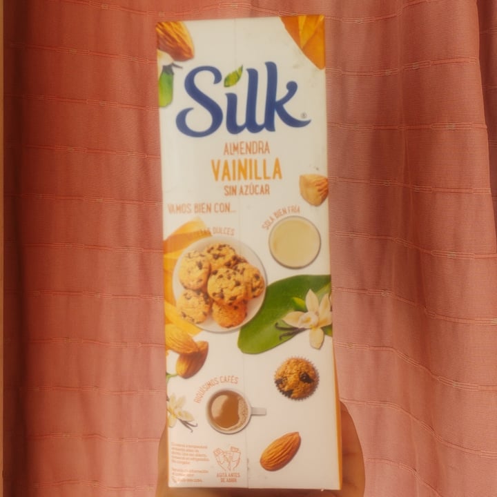 photo of Silk Alimento Líquido De Almendra Sabor Vainilla Sin Azúcar shared by @lautaroluna on  18 Nov 2021 - review