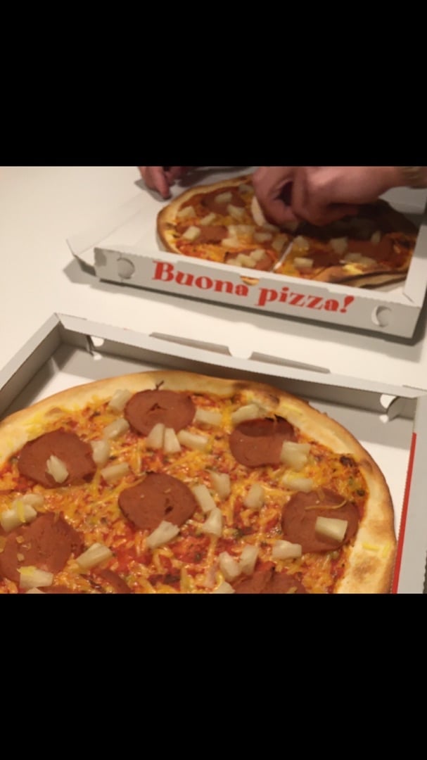 review photo of Pizza Roberto (auch Vegan) Regional - Bio - frisch - hausgemacht Pizza Hawaii shared by @bellahm on 18 Apr 2020 - review