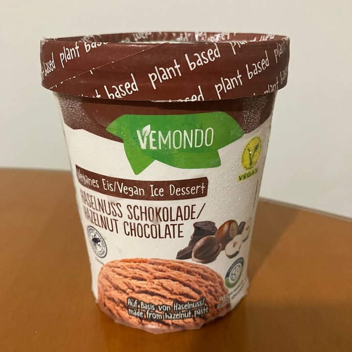 photo of Vemondo Hazelnut Chocolate Ice Dessert shared by @giulz on  25 Sep 2022 - review
