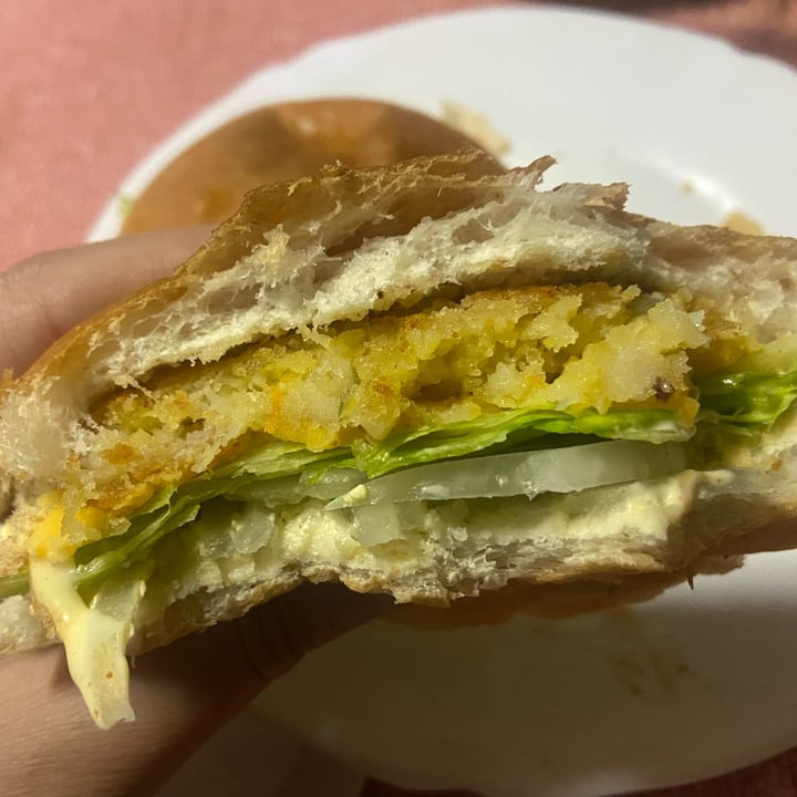 photo of Spar 100% Vegan Crumbed Veggie Burgers shared by @tazzl16 on  15 Oct 2021 - review