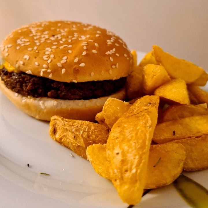 photo of We Can Veg It Vegan Cheeseburger shared by @vivianmaximo on  05 Jul 2021 - review