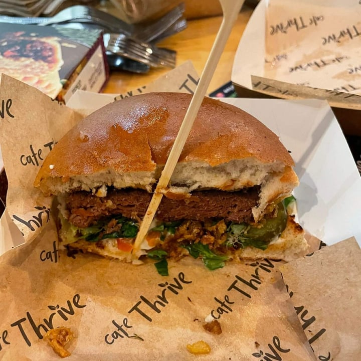 photo of Cafe Thrive ‘Meaty’ Burger shared by @militantvegan on  26 Nov 2022 - review