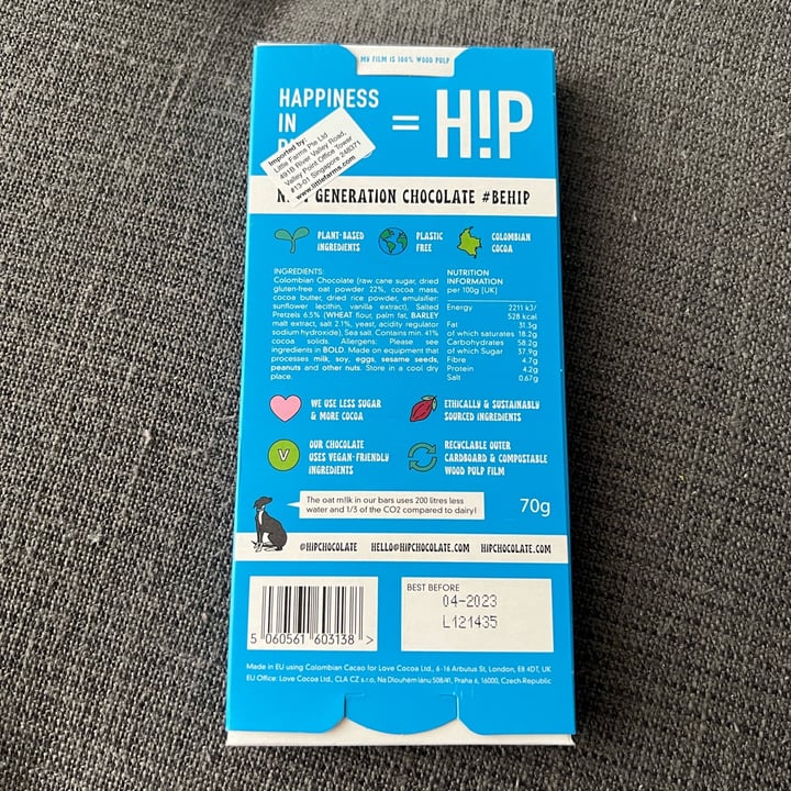 review photo of HIP Salty Pretzels Oat Milk Chocolate shared by @toastykakes on 10 Mar 2022 - review