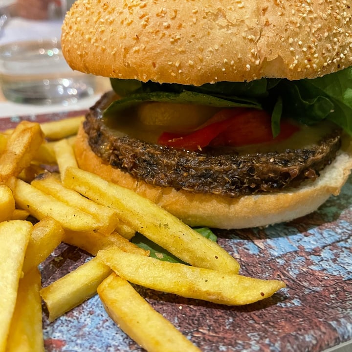 review photo of RESTAURANTE LA HUELLA VEGANA ALCALÁ DE HENARES Hamburguesa Mohamed Alí shared by @ibaivegan on 30 Sep 2022 - review