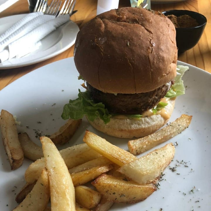 photo of Pure Café Beyond Burger shared by @hennievd on  20 Sep 2020 - review