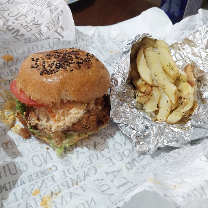 photo of Revolucion Verde Chickn free burger shared by @elidarko on  28 Sep 2021 - review