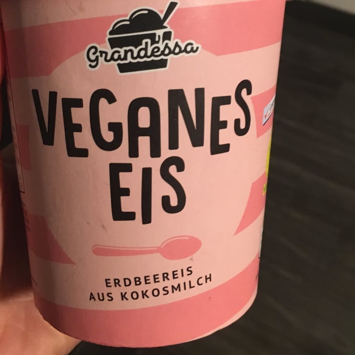 photo of Grandessa Veganes Eis Gelato al Cocco e Fragole shared by @monega666 on  24 Nov 2021 - review