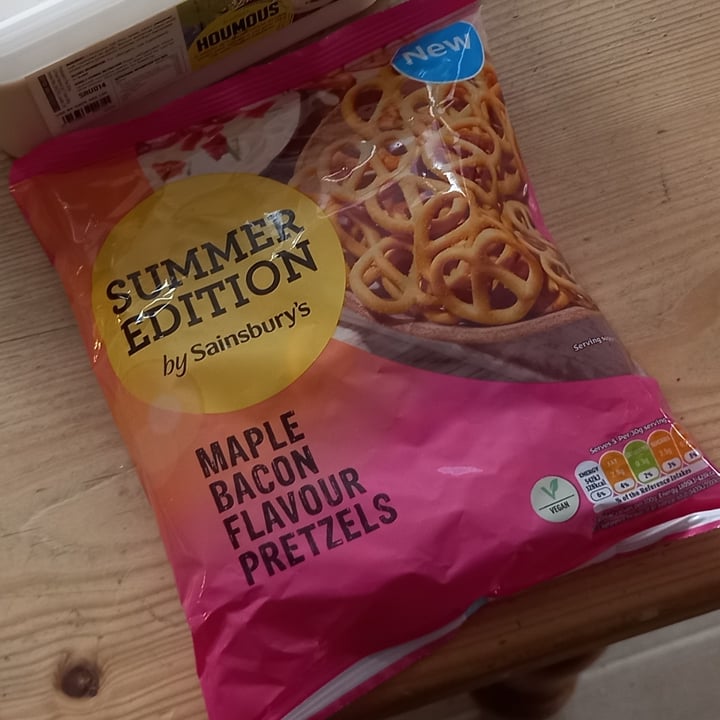 photo of Sainsbury's Maple bacon flavour pretzels shared by @emmabradley on  23 Sep 2021 - review