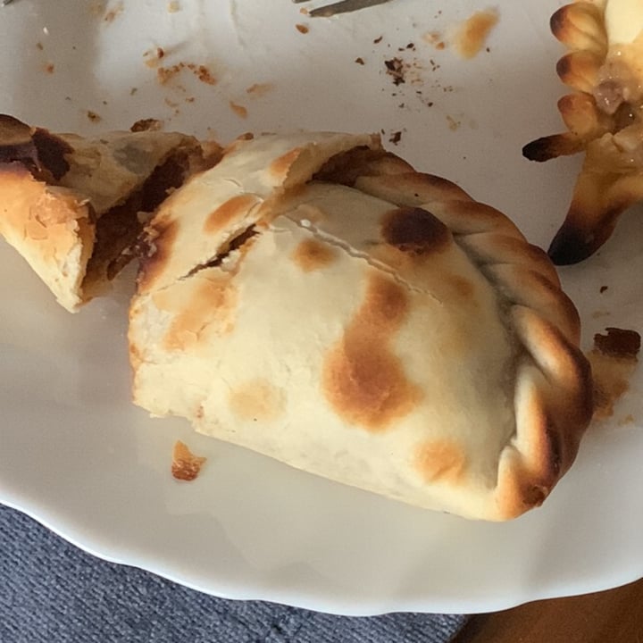 photo of Mi FAMiLiA Empanada criolla shared by @sechague on  10 Oct 2022 - review