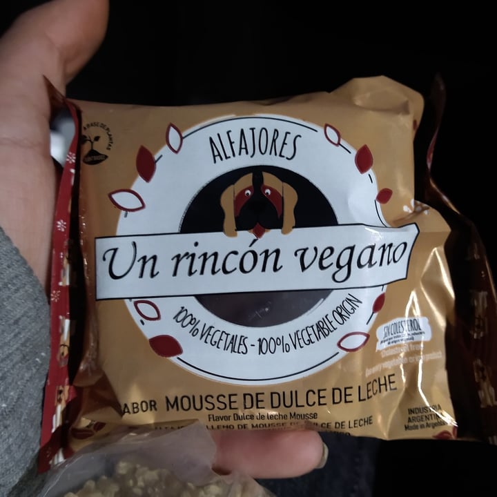 photo of Un Rincón Vegano Alfajor sabor Mousse de Dulce de Leche shared by @natifernandez on  16 Oct 2021 - review