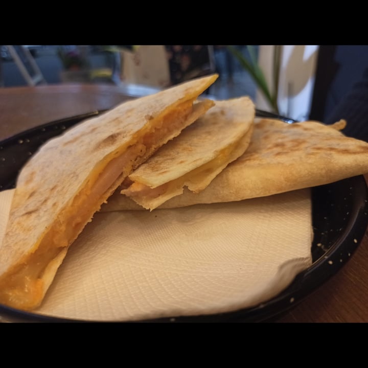 photo of Mönt take away Quesadilla de jamón y queso shared by @ghostreveries on  15 May 2021 - review
