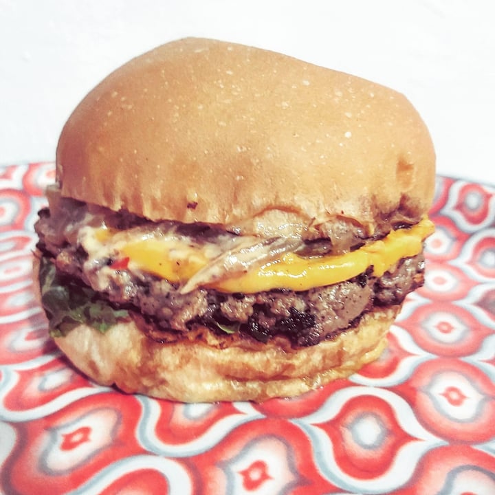 photo of Love Handle  Cheeseburger shared by @herbimetal on  16 Jun 2020 - review