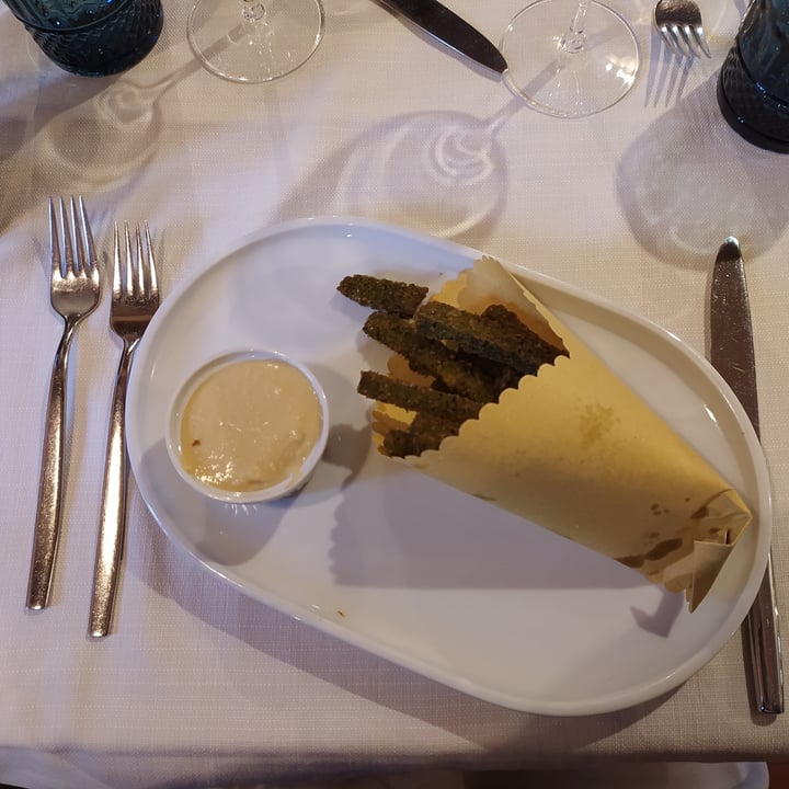 photo of Il Caldetino Stick di farinata fritti serviti con hummus shared by @rhettiam on  07 Nov 2022 - review
