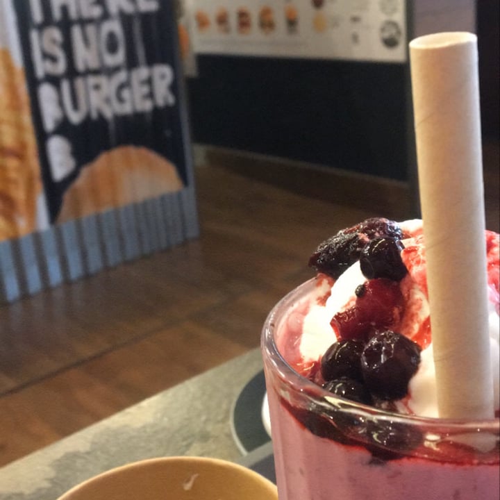 photo of Mother Burger - Amoreiras Berries Smothie shared by @mariaperes on  23 Jul 2021 - review