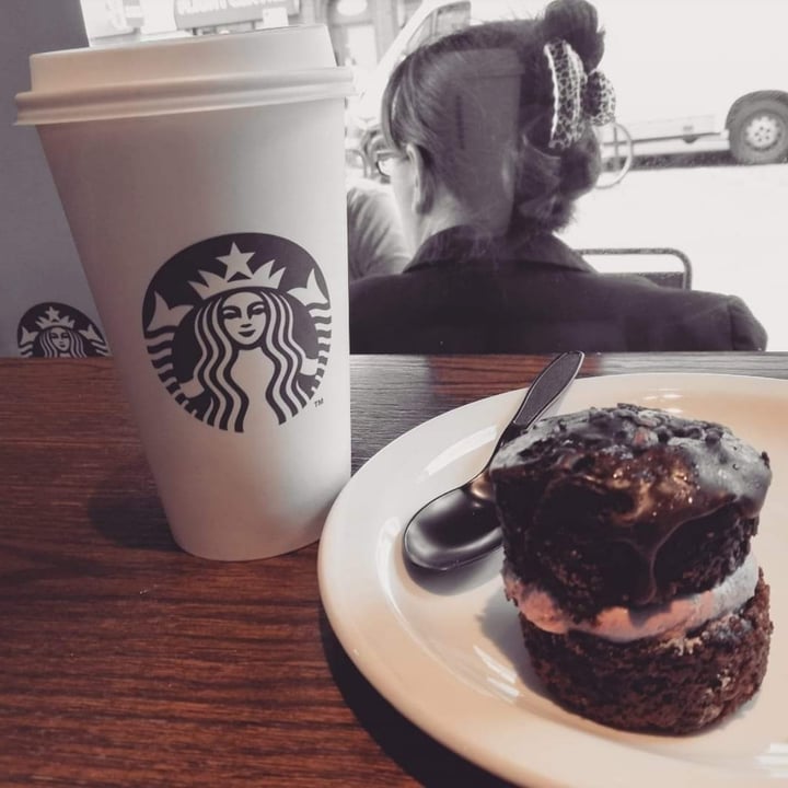 photo of Starbucks, London Victoria Stn - Victoria St Vegan chocolate strawberry cake & pistachio chocolate cake shared by @sarashad on  22 Jun 2020 - review