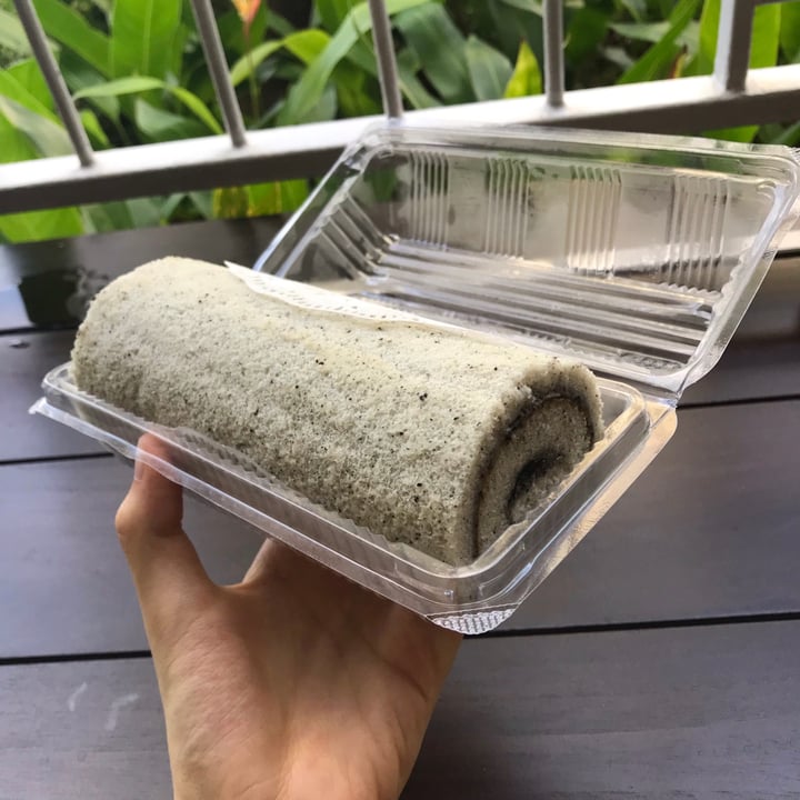 photo of M Bakery Black Sesame Swiss Roll shared by @applepancakes on  04 Sep 2020 - review
