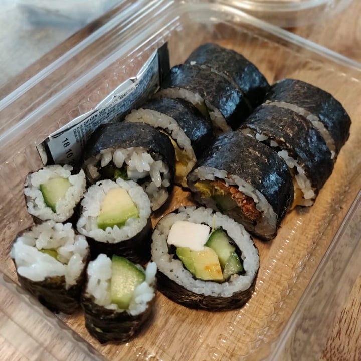 photo of Vegan Bamboo Bar Sushi (12 Pieces) shared by @hellyeahkate on  10 Jun 2020 - review