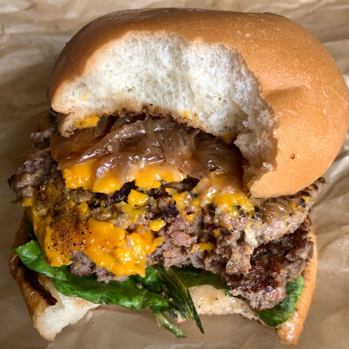 photo of Love Handle  Double Cheese Burguer shared by @shania8777 on  27 May 2020 - review
