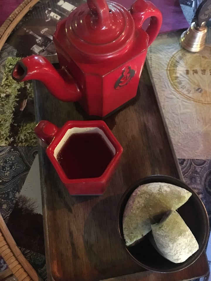 photo of Dobrá Tea Eastern winds tea and mochi shared by @adelesecrest on  04 Mar 2019 - review