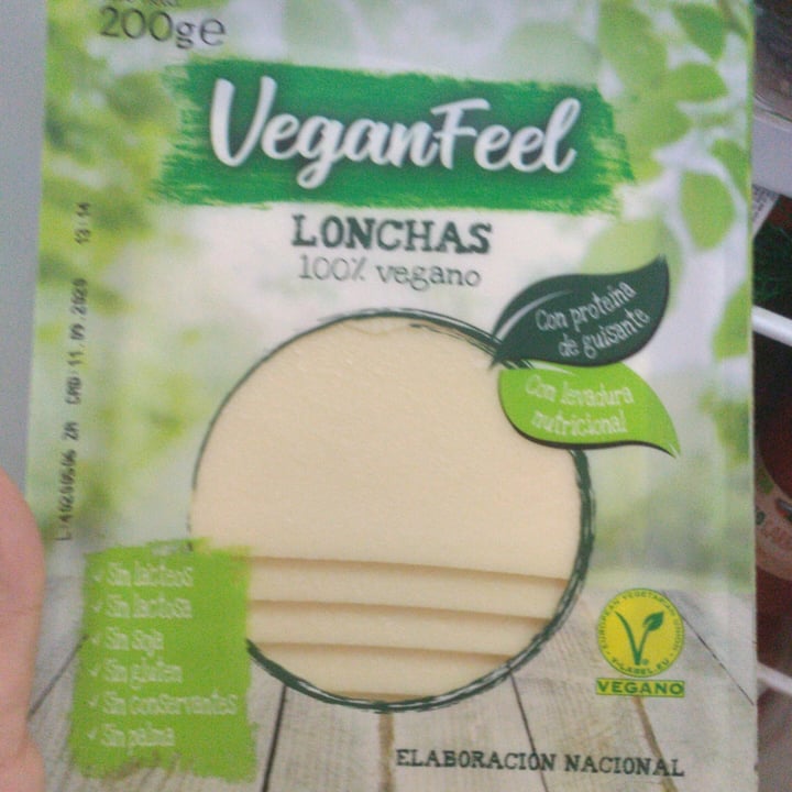 photo of Vemondo  Vegan Feel Queso Lonchas shared by @ankajimz on  28 May 2020 - review