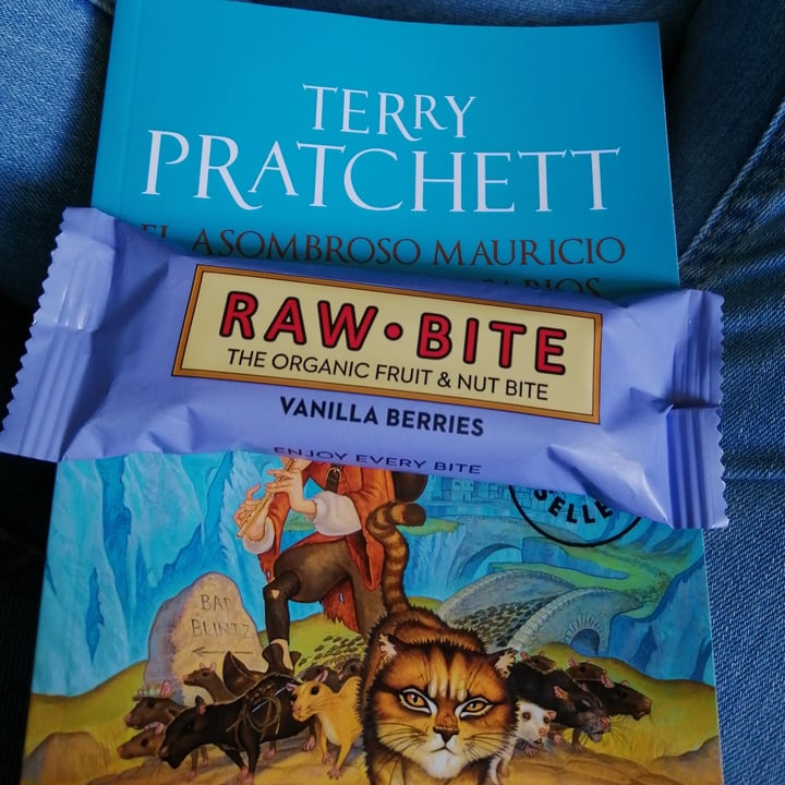 photo of Raw Bite Raw Bite Vanilla Berries shared by @laurrywhite on  13 May 2022 - review