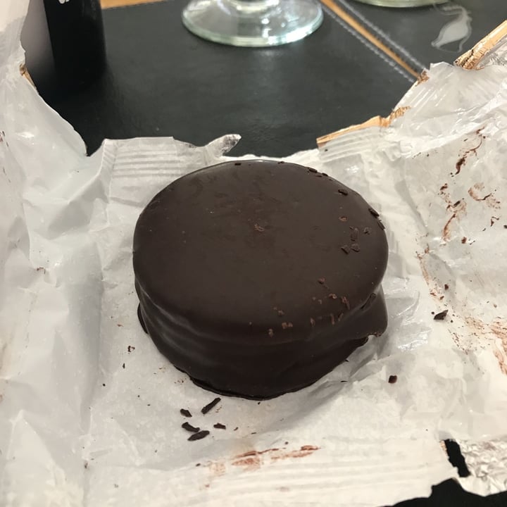photo of Felices Las Vacas Alfajor Negro shared by @truman77 on  26 Apr 2020 - review