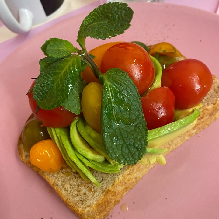 photo of Babi Como Avocado Toast shared by @sonsofseitan on  28 Nov 2022 - review