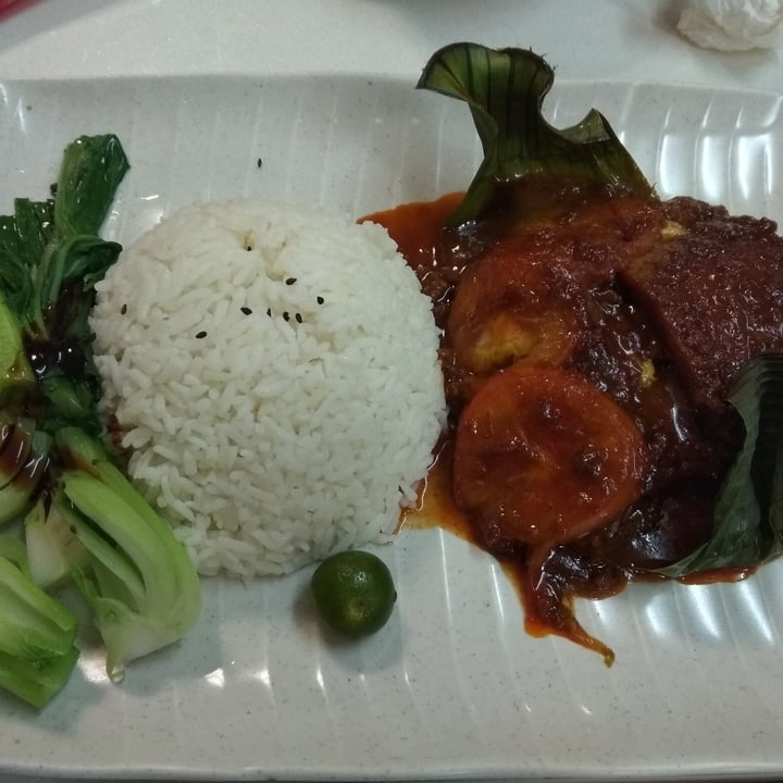 photo of Red Apple Veggie Café Banana Leaf Baked Fish 蕉叶烤鱼 shared by @cody on  27 Oct 2020 - review