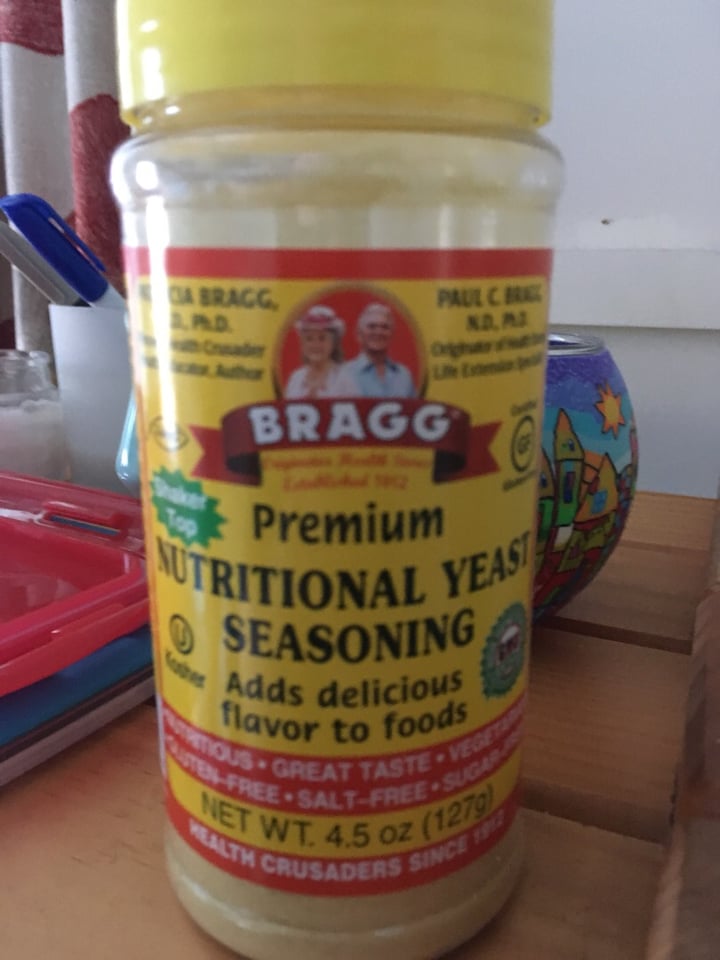 review photo of Bragg Nutritional Yeast Seasoning shared by @theveganchums on 22 Apr 2019 - review