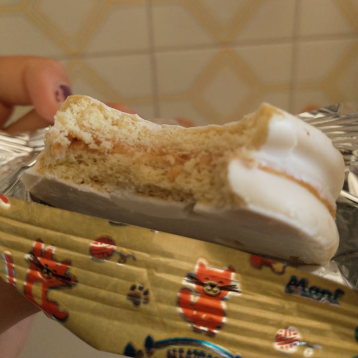review photo of Un Rincón Vegano Especismo Cero Alfajor Relleno De Mani Con Baño De Repostería Blanco shared by @camilaferrari on 13 May 2021 - review