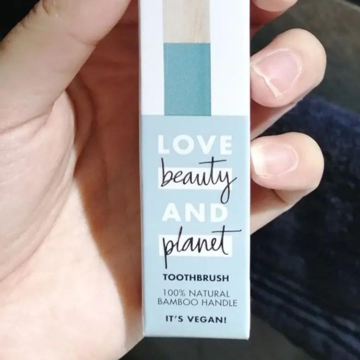photo of Love Beauty and Planet cepillo de dientes shared by @visxus on  22 Apr 2022 - review