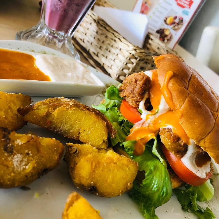 photo of ESPRESSATE VEGAN Vegan Kentucky Burger shared by @sophie15 on  15 Jun 2020 - review