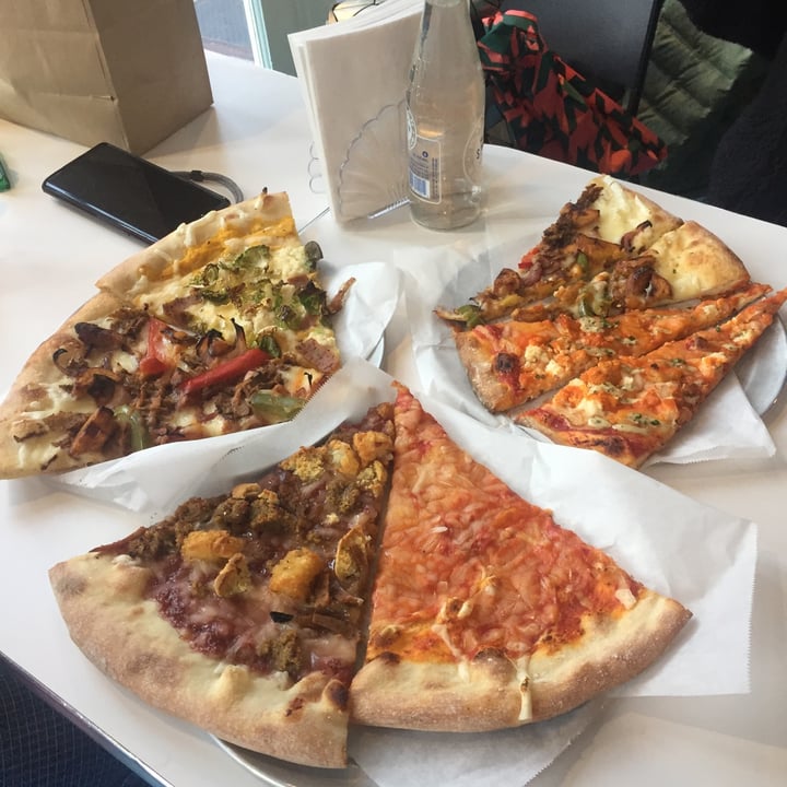 photo of Screamer's Pizzeria Pizza shared by @victorianostalgic on  04 May 2020 - review