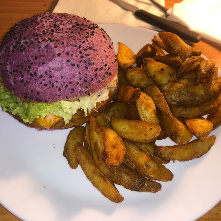 photo of Flower Burger Cherry bomb shared by @giorgiainguanta on  28 Apr 2022 - review