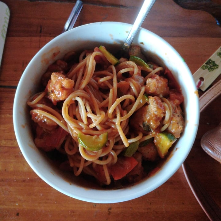 photo of Woolworths Food Tomato and basil pasta sauce shared by @laurenbettyd on  16 Dec 2020 - review